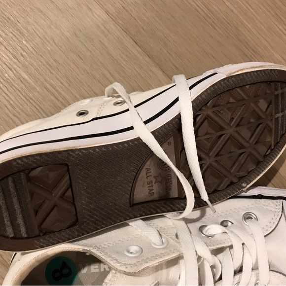 NWT-Converse Classic White LOW -Tops - Picture 4 of 4